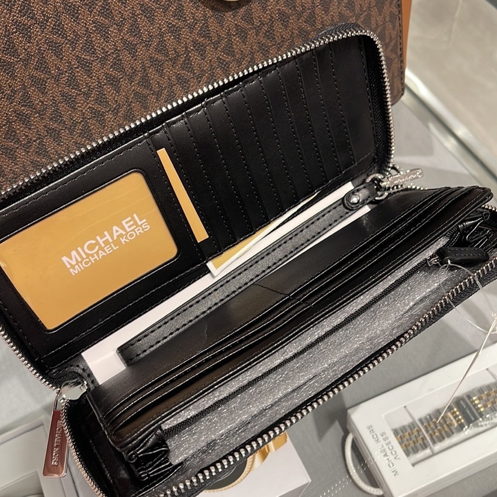Michael Kors Jet Set Travel Large Travel CONTINENTAL wallet-wristlet-phoneholder - Picture 12 of 16